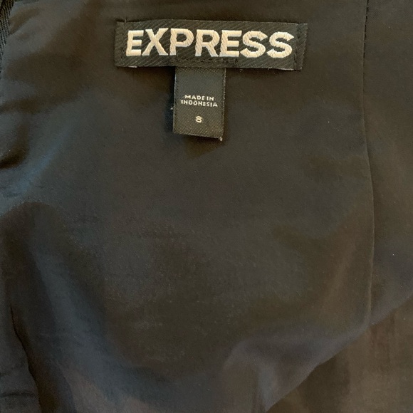 LN DARLING MINI SKIRT♥️LOTS OF DETAILING. FULLY LINED, ZIP CLOSURE W/HOOK & EYE. - Picture 4 of 7